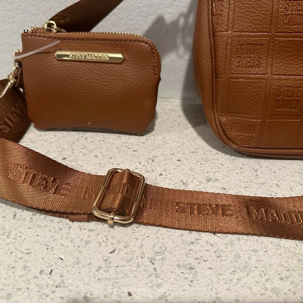 Steve Madden - Picture 3 of 10